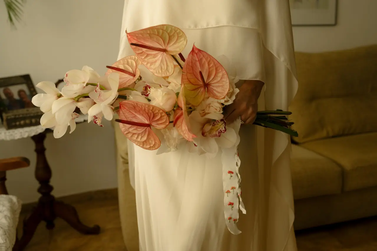 detalle floral de la boda de Ester & Alfonso en Cortijo La Zafra y Bacardí