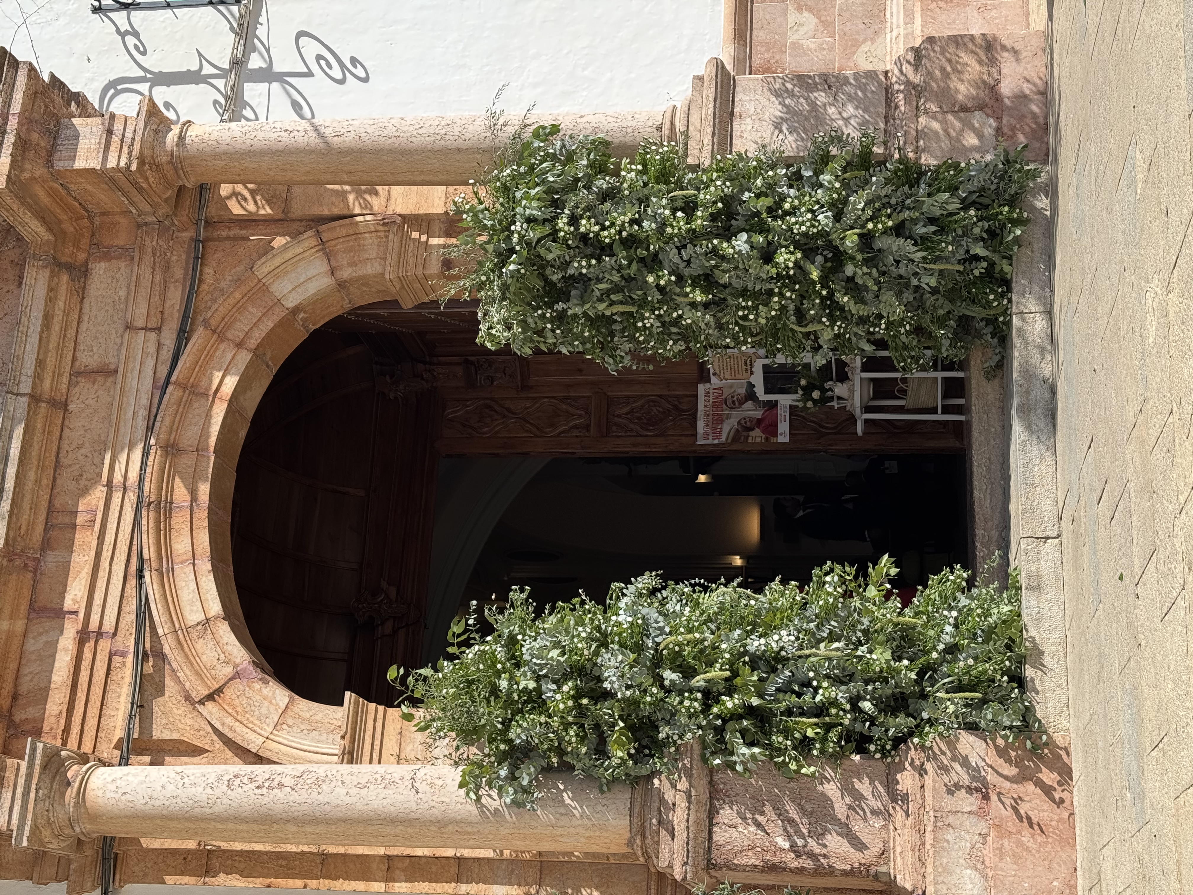 detalle floral de la boda de Inma & Jose en Parroquia de Santa Ana y Cortijo Las Mozas