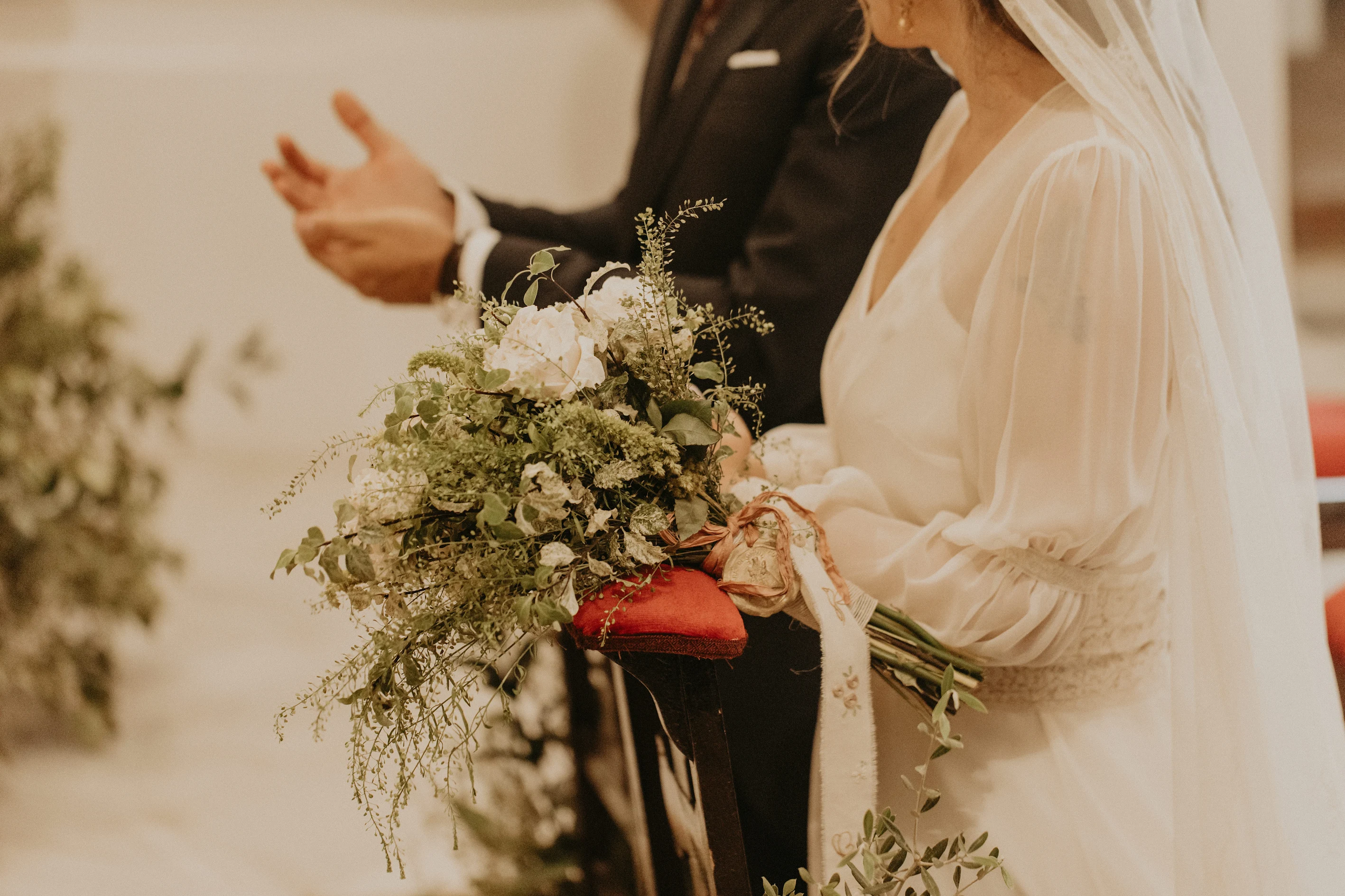 ceremonia de la boda de Inma & Jose en Parroquia de Santa Ana y Cortijo Las Mozas