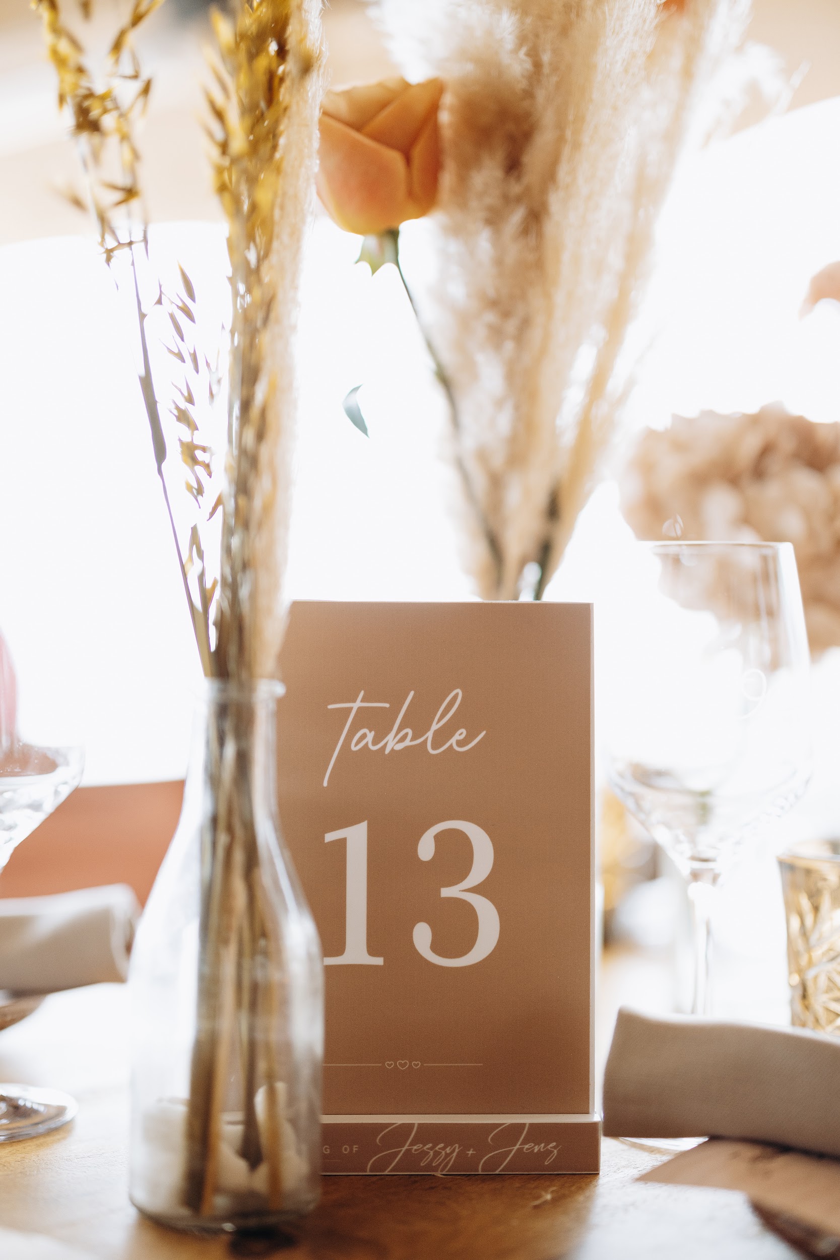 flores de temporada de la boda de Jens & Jessy en Oyana Beach Club Marbella Restaurant