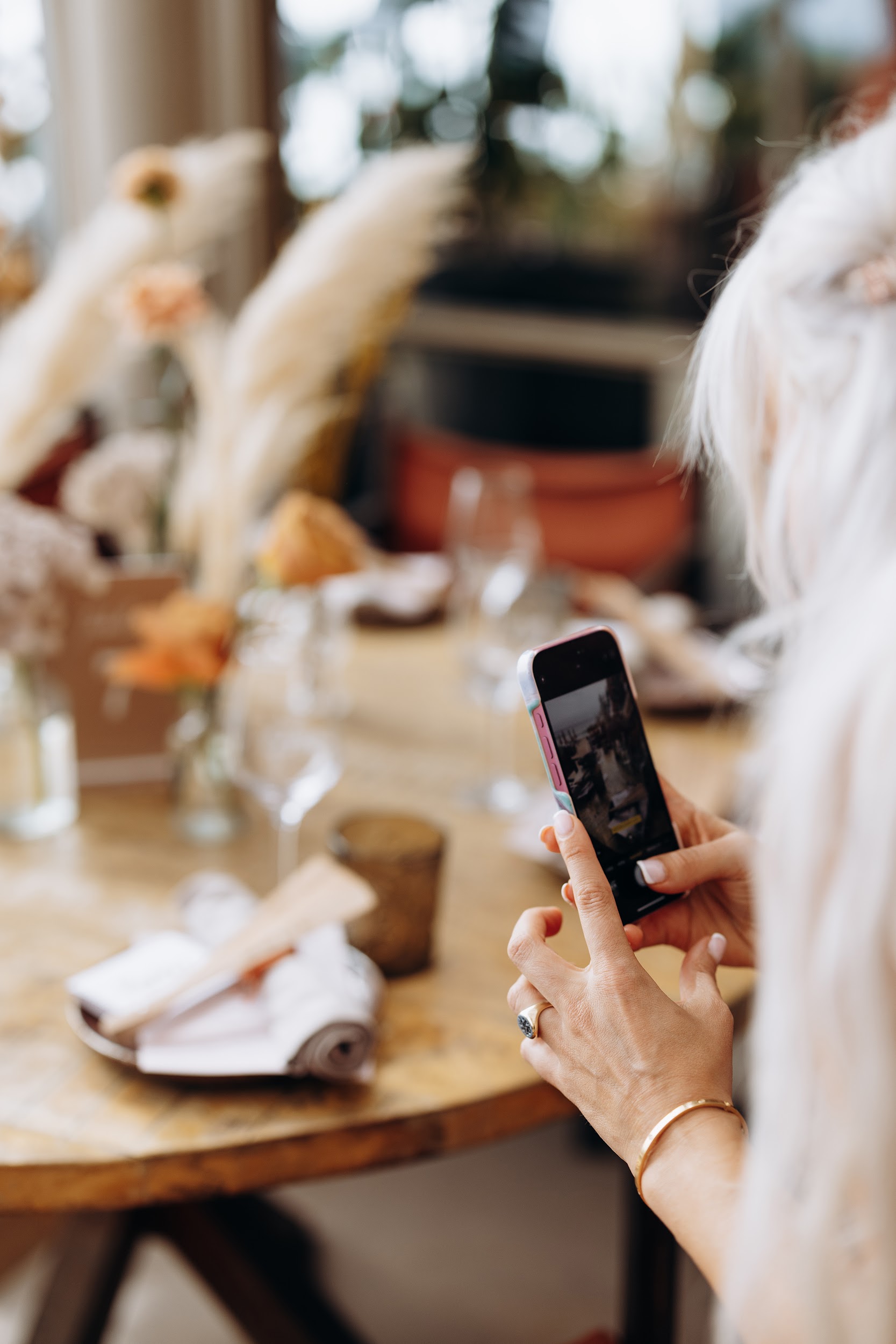 detalle de mesas de la boda de Jens & Jessy en Oyana Beach Club Marbella Restaurant