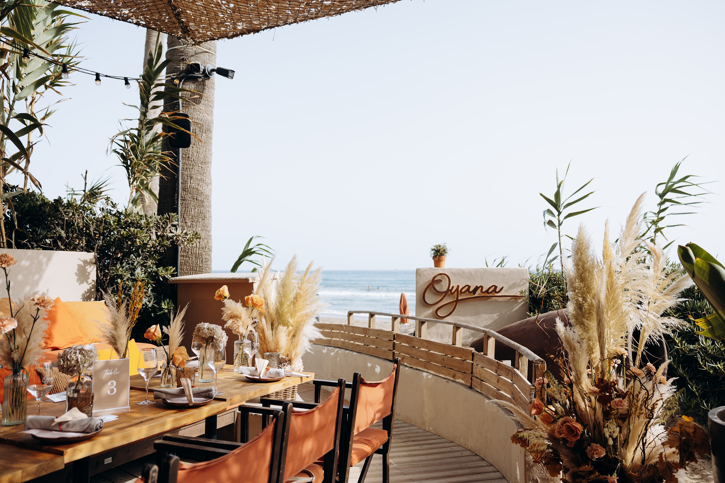 mesa presidencial de la boda de Jens & Jessy en Oyana Beach Club Marbella Restaurant