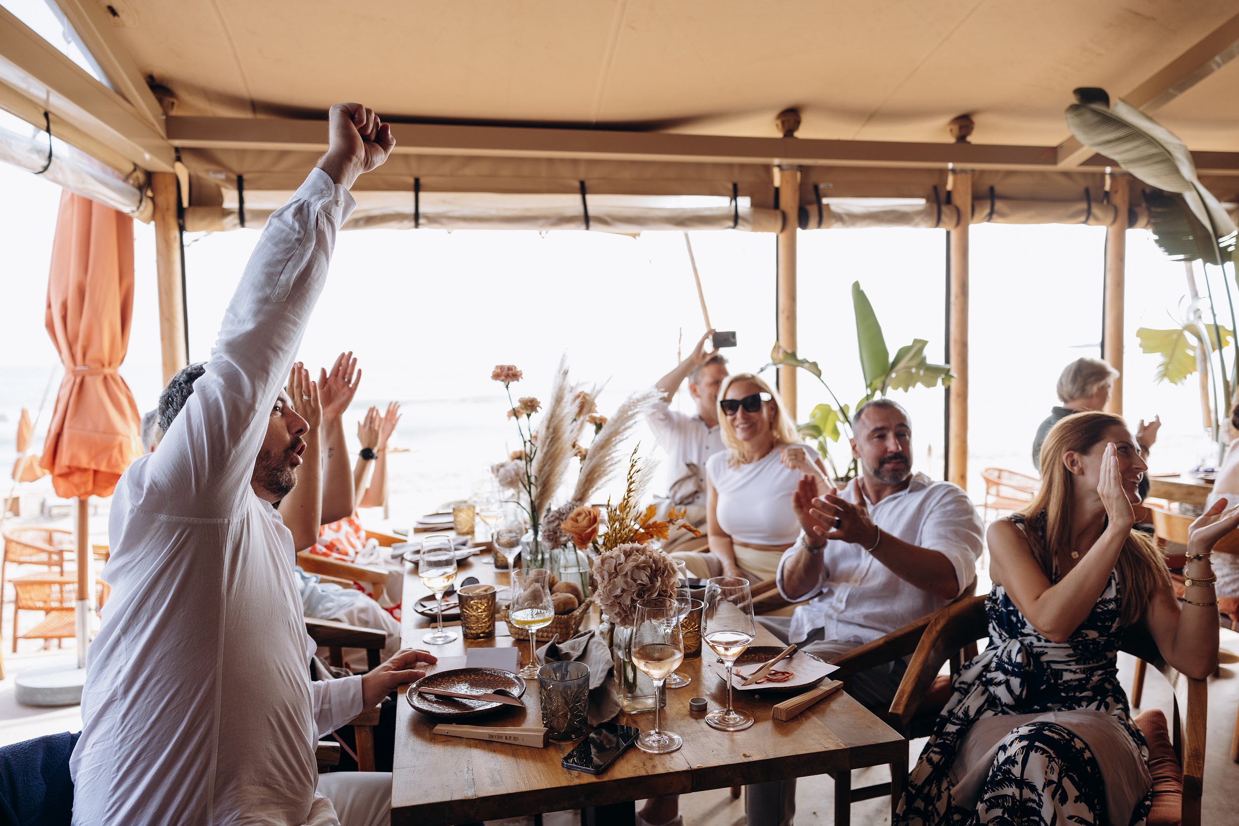 decoración exterior de la boda de Jens & Jessy en Oyana Beach Club Marbella Restaurant
